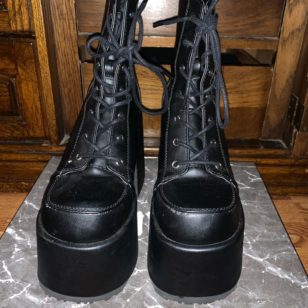 Demonia Camel 203